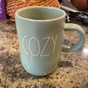Beautiful ‘Cozy’ Rae Dunn mug. Downsizing before moving.